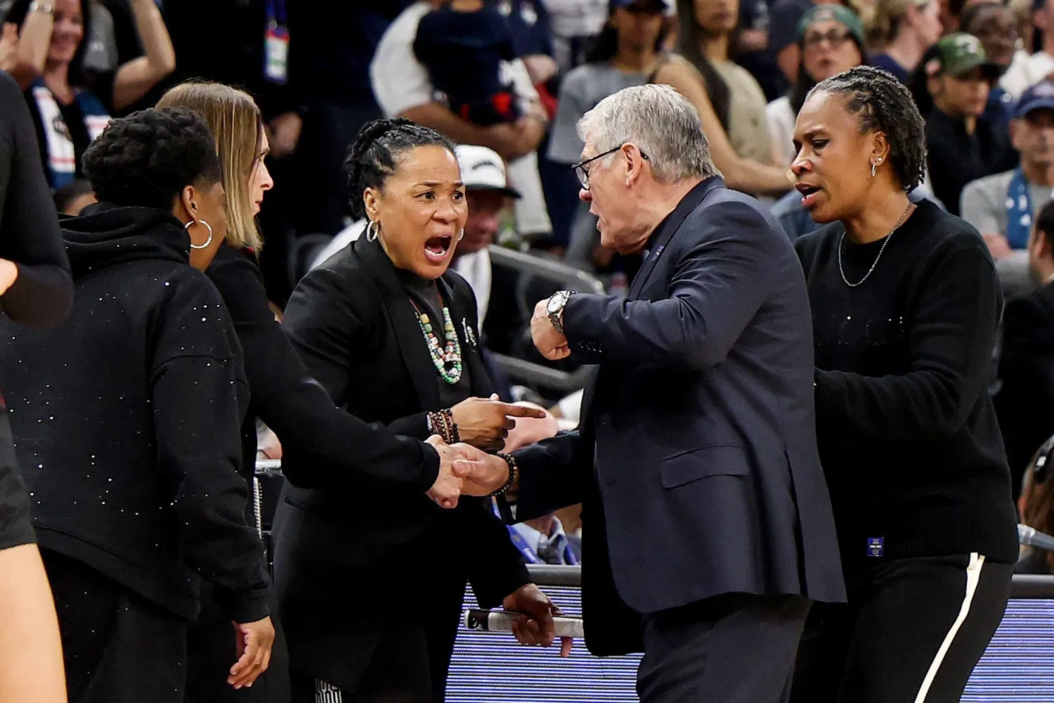 Geno Auriemma Apologizes for Final Four Outburst After Confrontation with Dawn Staley