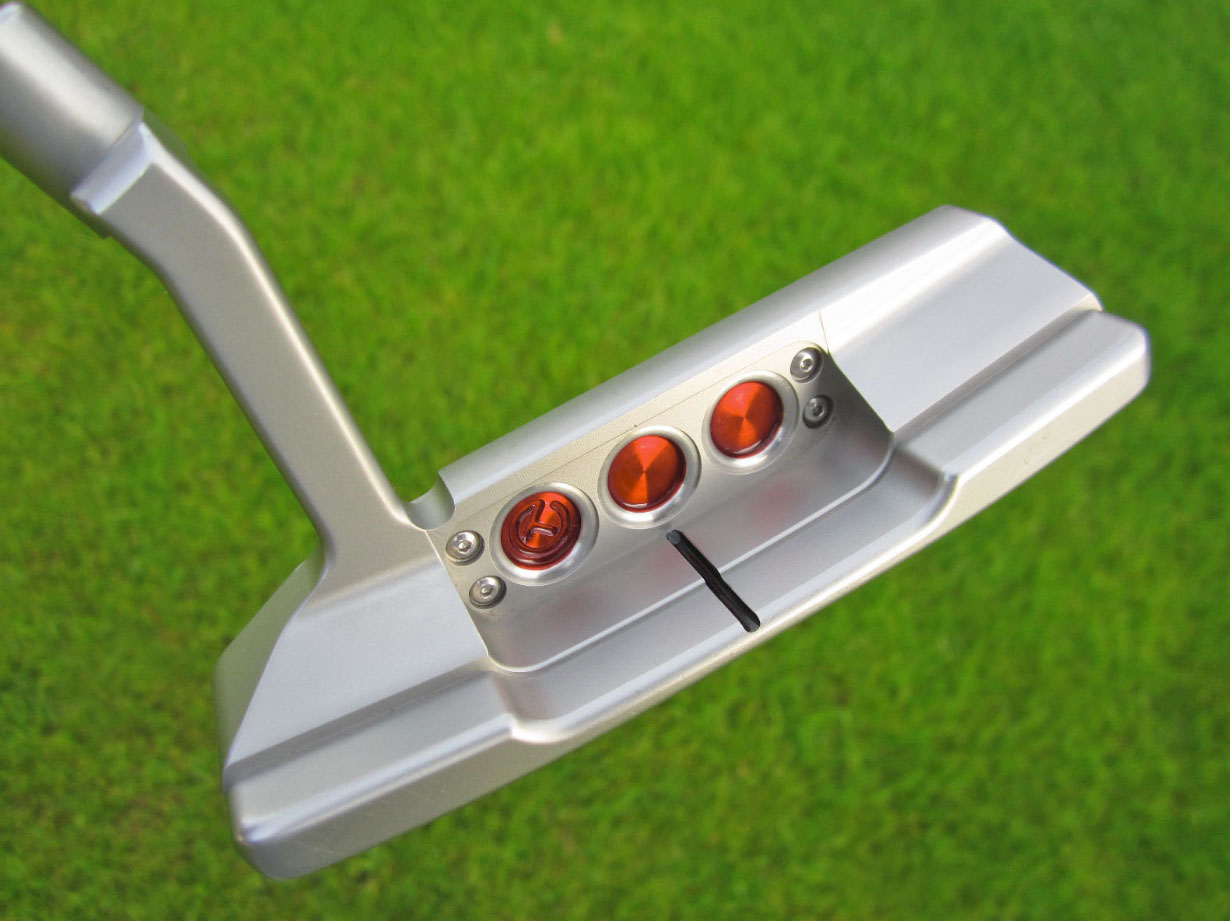 what putter does tiger woods use _a0cf8fe1 871b 4785 ab5e df7ee4ea89b7