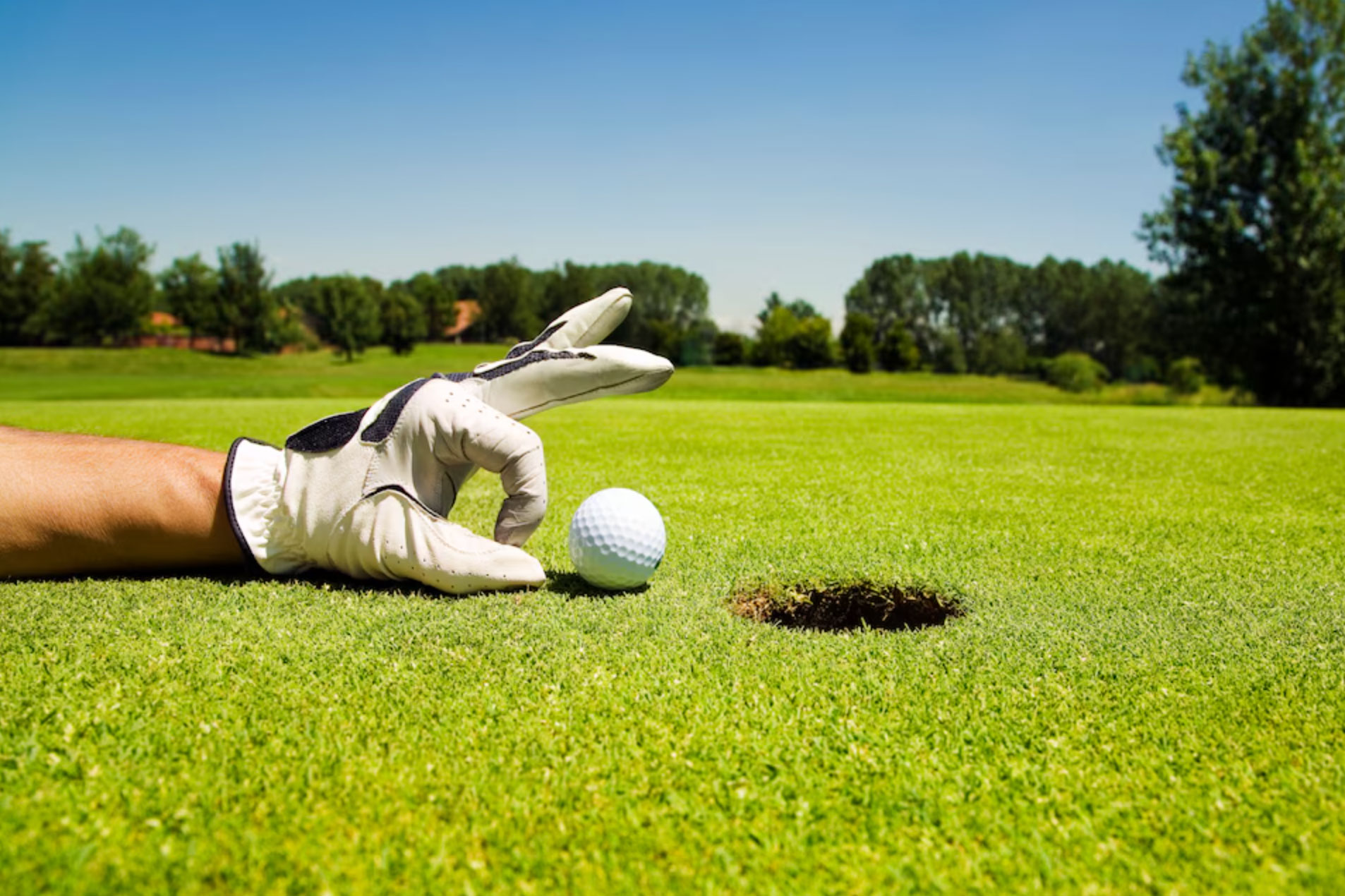 how many holes in golf_1e6e055d 67c8 4a90 81d0 4aaf5a5e18b6