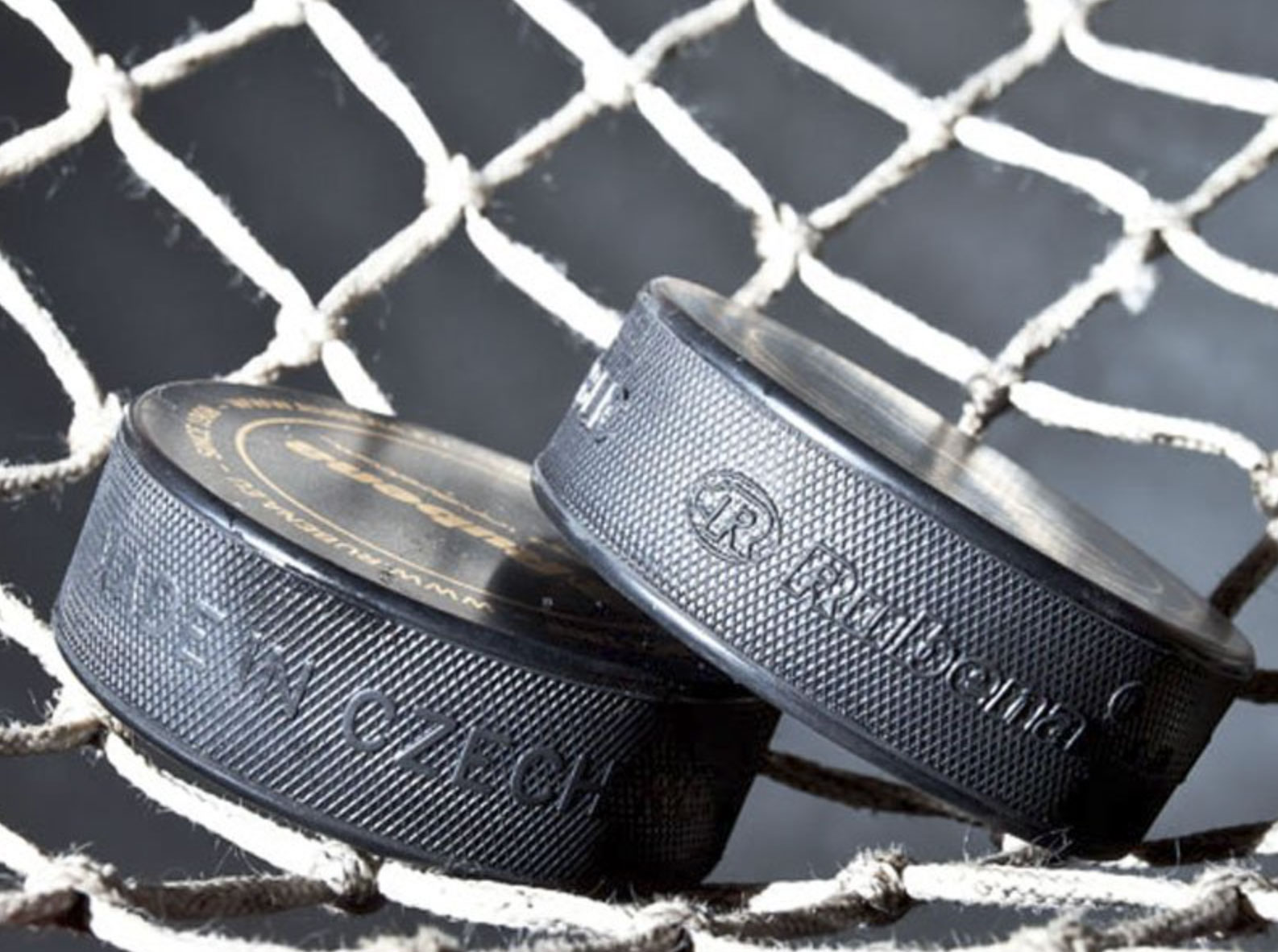 what is a hockey puck made of_0dbe24e3 5031 435e a8d2 0e0d763fd6fe