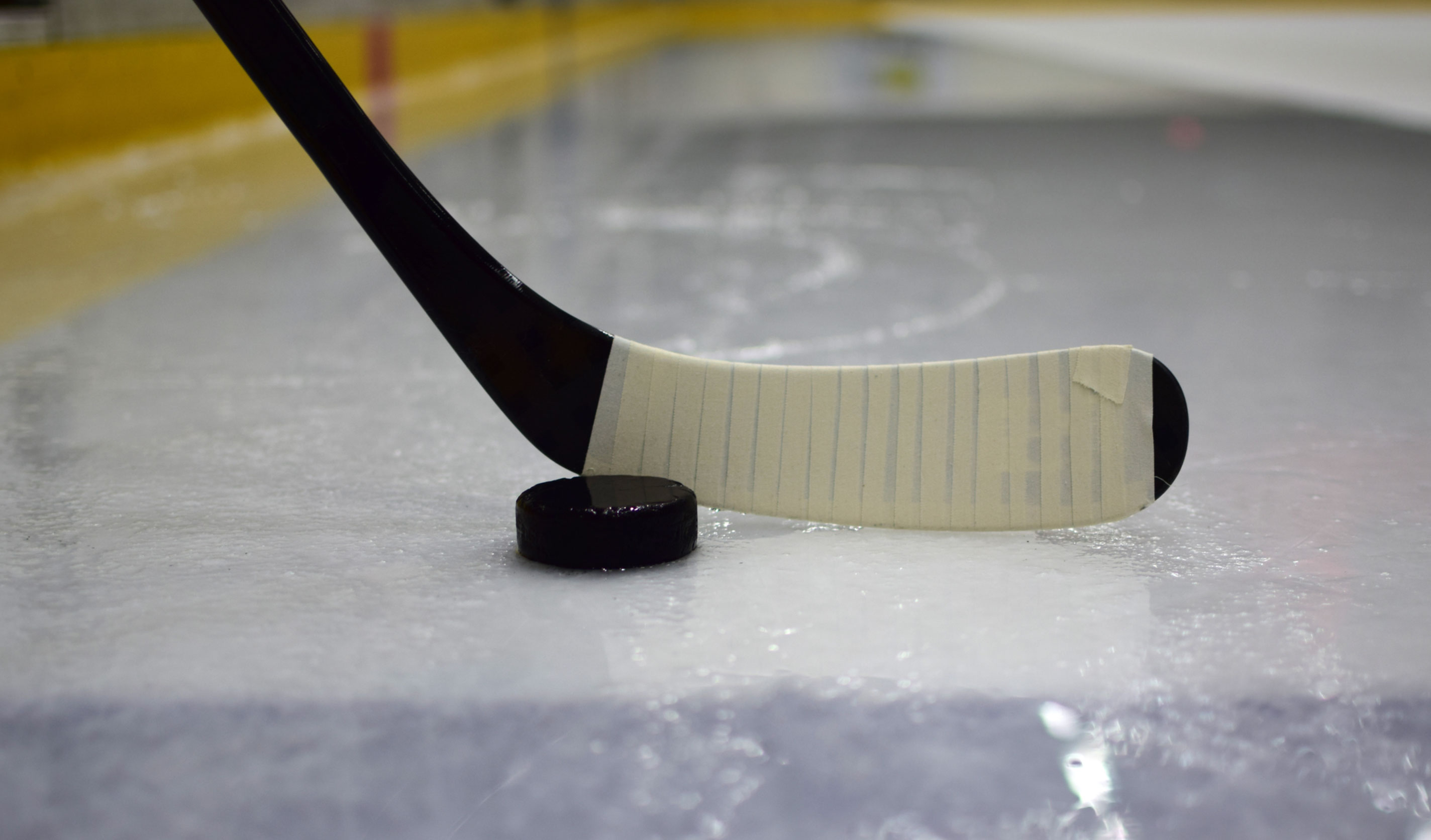 what is a hockey puck made of_7c4663c2 ea62 446f 97d7 62705d141379