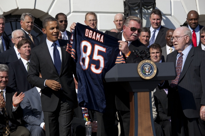 1791643853413_Mike_Ditka_presents_President_Barack_Obama_with_his_Own_Chicago_Bears_Jersey